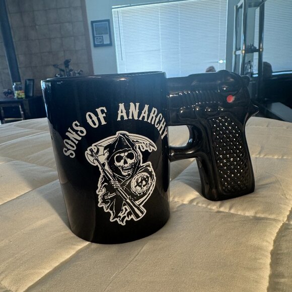 Sons Of Anarchy Pistol handle  Coffee mug - Picture 1 of 4